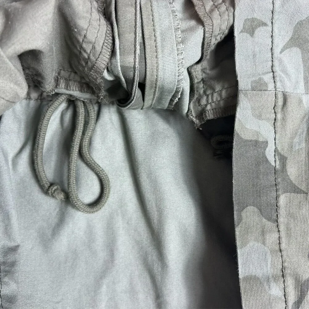 Old Navy Jacket Womens Size M Camouflage Utility Style Lightweight Drawstring